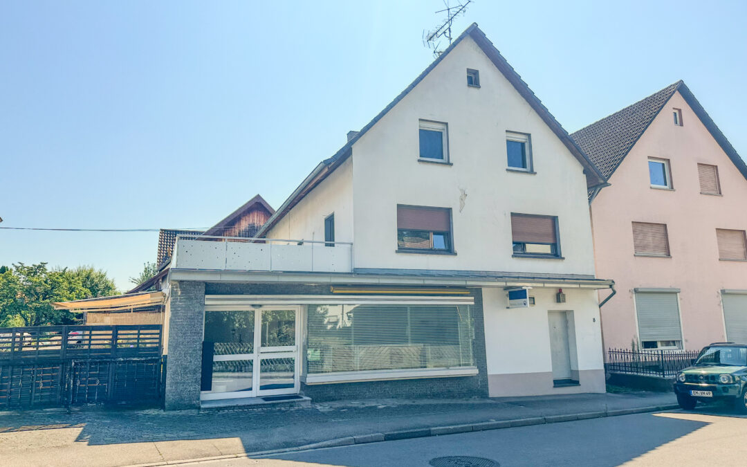 EIN HAUS MIT VIEL PLATZ  in Freiburg-Hochdorf