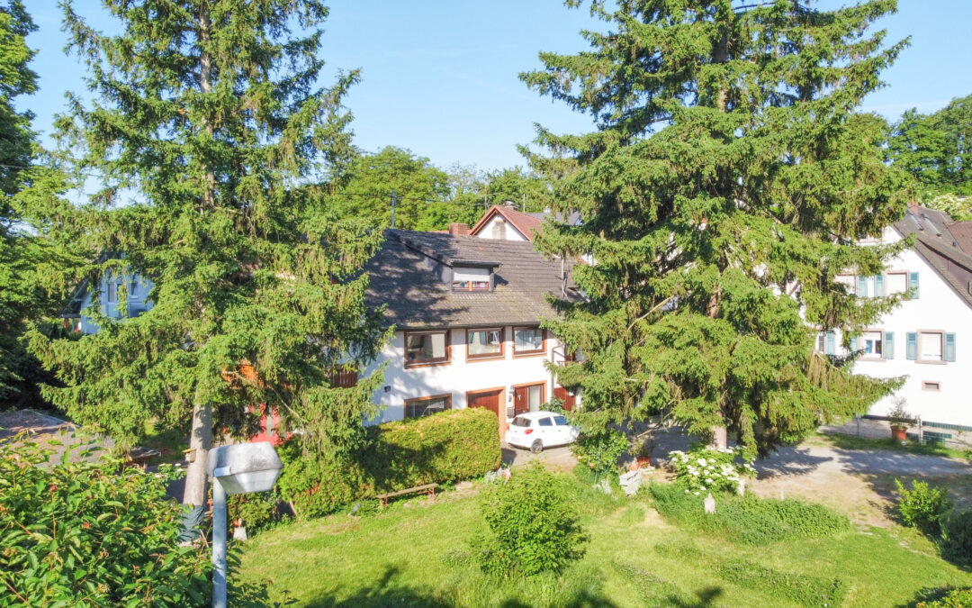 Zwei Häuser, ein Baugrundstück: in Freiburg-Waltershofen, im gesamten oder einzeln zu erwerben