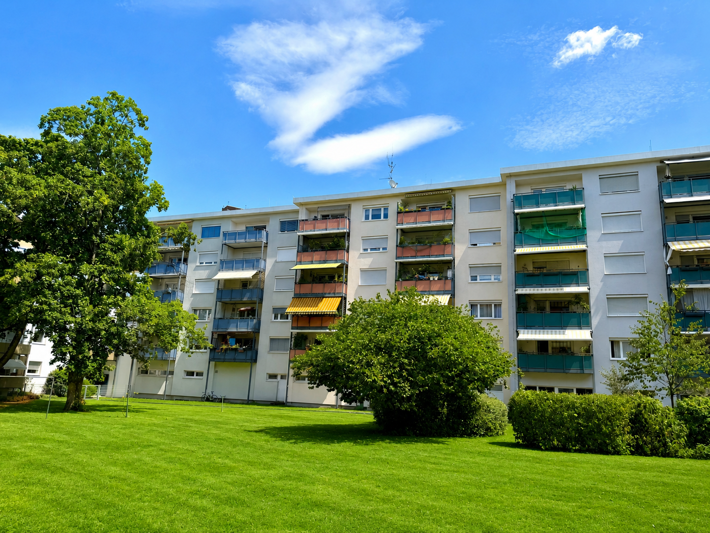 Gebäudeaussenansicht Freiburg Bischofskreuz Besichtigungsvideo Bollschweil